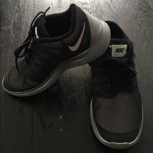 ❌SOLD❌Black Nike Sneakers/running shoes.